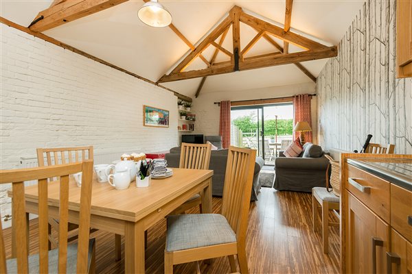 Swallow's Nest Norfolk Cottage with pool